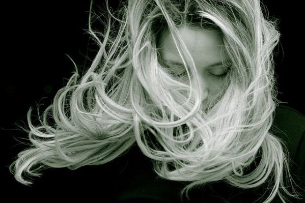 5 Tipps gegen Haarausfall bei Frauen