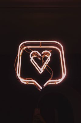 ein Herz aus Neonlampen