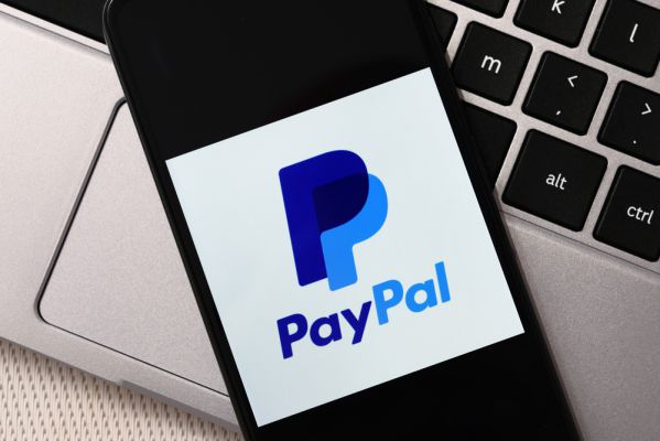 das Paypal Logo auf einem Smartphonebildschirm