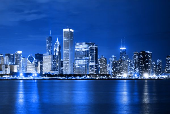 die Skyline von Chicago bei Nacht