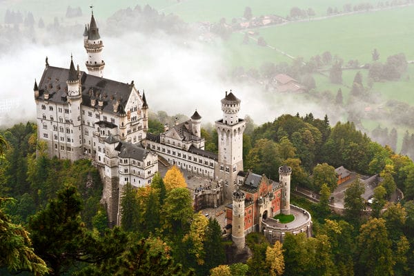 das Schloss Neuschwanstein von oben fotografiert