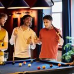 Jungesellenabschie - Männer beim Billiard spielen